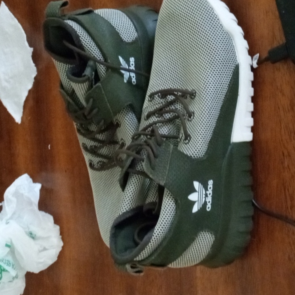 Men's Adidas Shoes Size 9.5